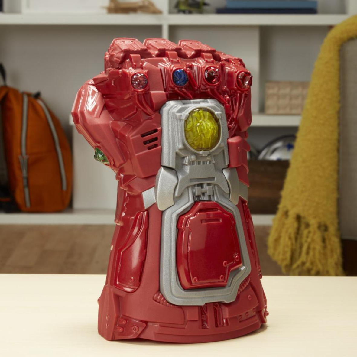AVENGERS RED ELECTRONIC GAUNTLET HASBRO 002-E9508